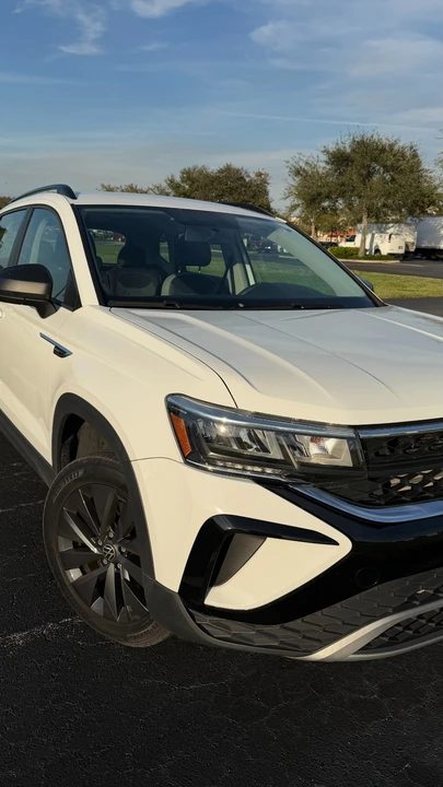 2022 Volkswagen Taos - Image 2 of 15