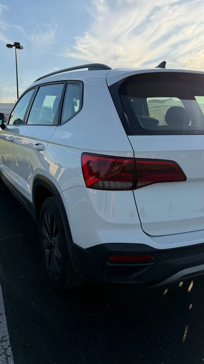 2022 Volkswagen Taos - Image 9 of 15