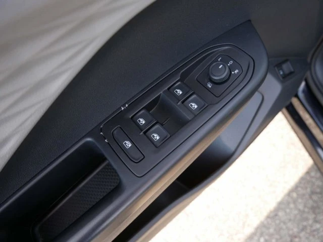 2022 Volkswagen Taos - Image 13 of 20
