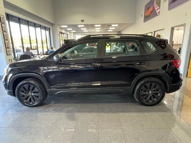 2022 Volkswagen Taos - Image 2 of 12