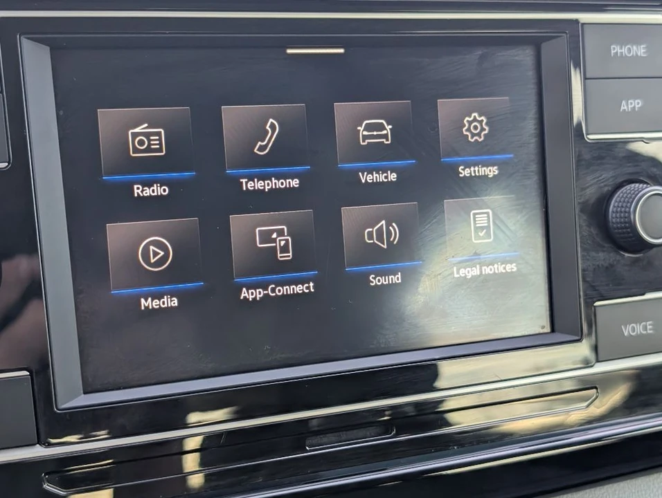 2022 Volkswagen Taos - Image 16 of 21