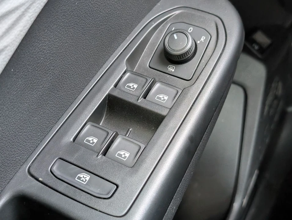 2022 Volkswagen Taos - Image 10 of 21