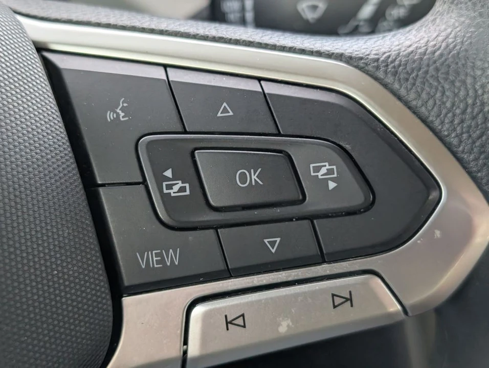 2022 Volkswagen Taos - Image 13 of 21