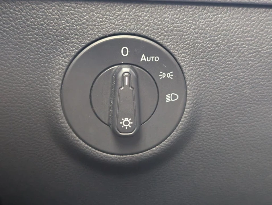 2022 Volkswagen Taos - Image 11 of 21