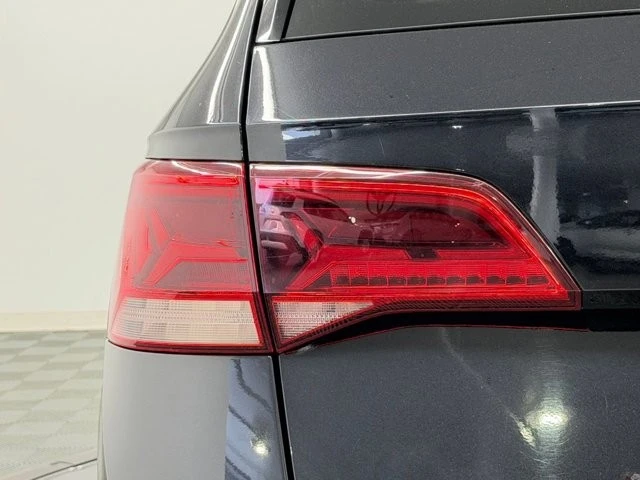 2022 Volkswagen Taos - Image 11 of 21