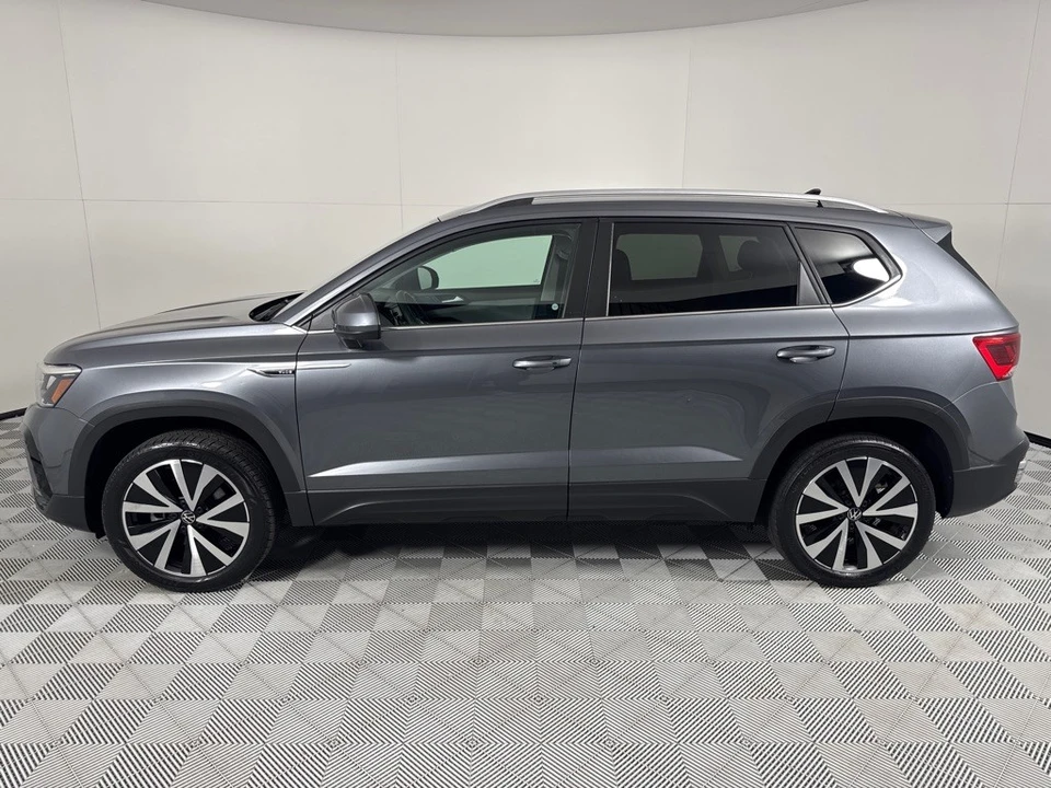 2022 Volkswagen Taos - Image 8 of 12