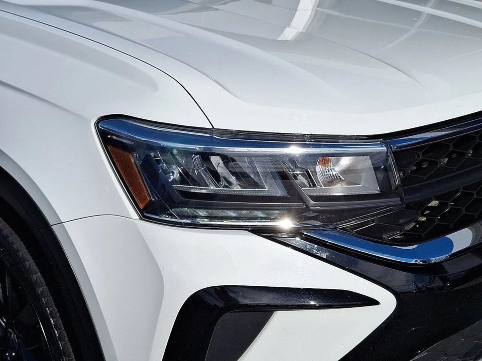 2022 Volkswagen Taos - Image 9 of 12