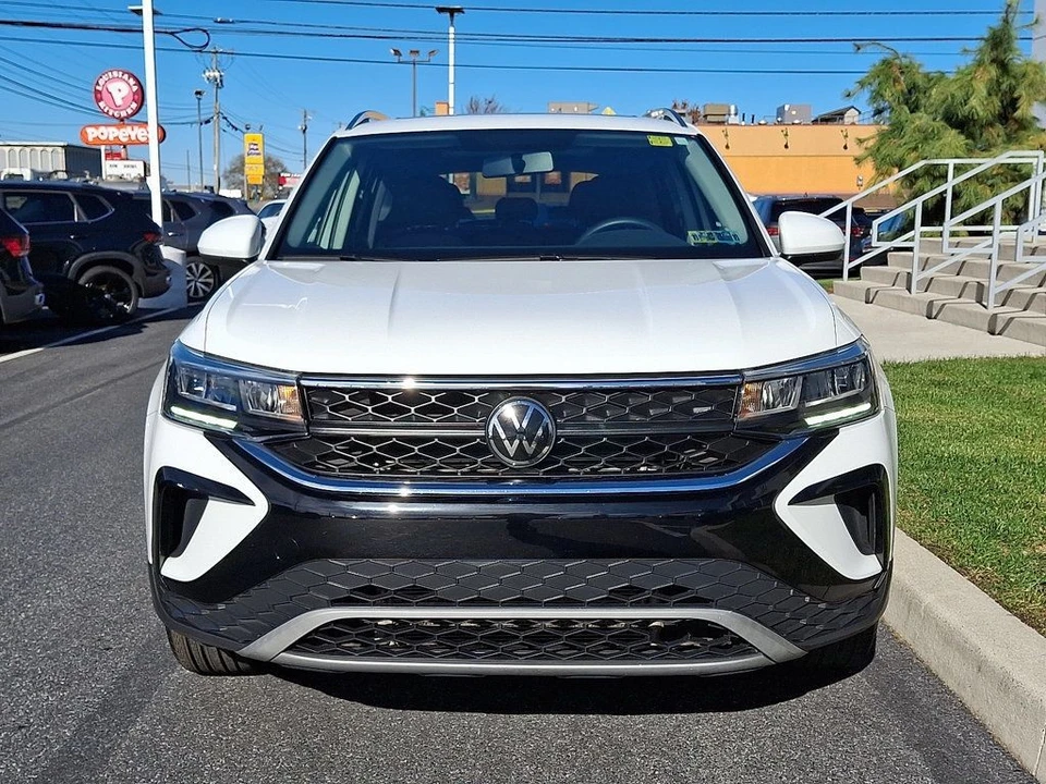 2022 Volkswagen Taos - Image 2 of 12