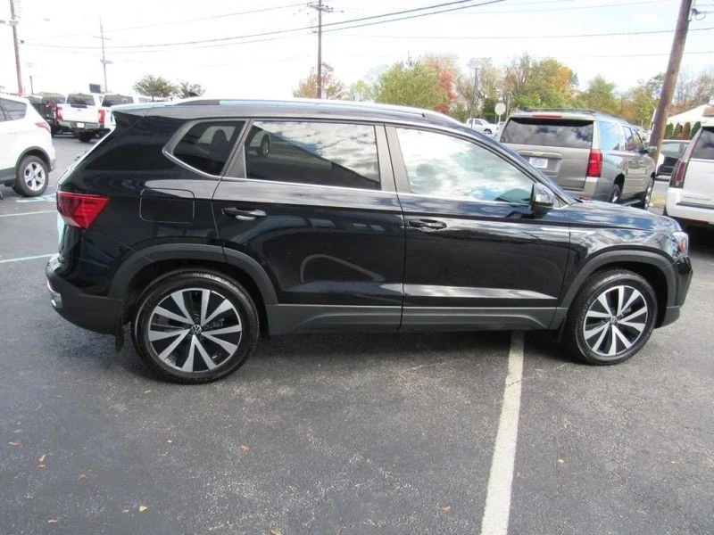 2022 Volkswagen Taos - Image 8 of 12