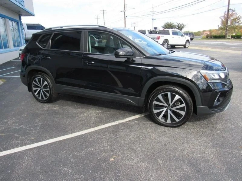 2022 Volkswagen Taos - Image 9 of 12