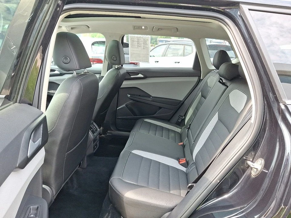 2022 Volkswagen Taos - Image 10 of 12