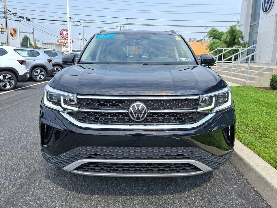 2022 Volkswagen Taos - Image 2 of 12