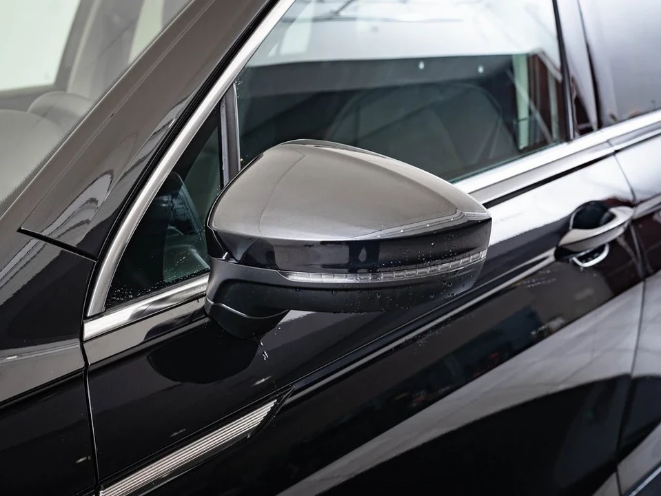 2022 Volkswagen Tiguan - Image 15 of 21