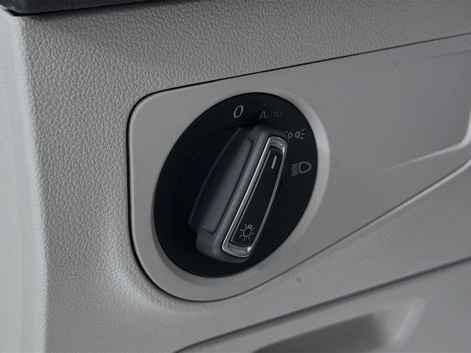 2022 Volkswagen Tiguan - Image 10 of 12