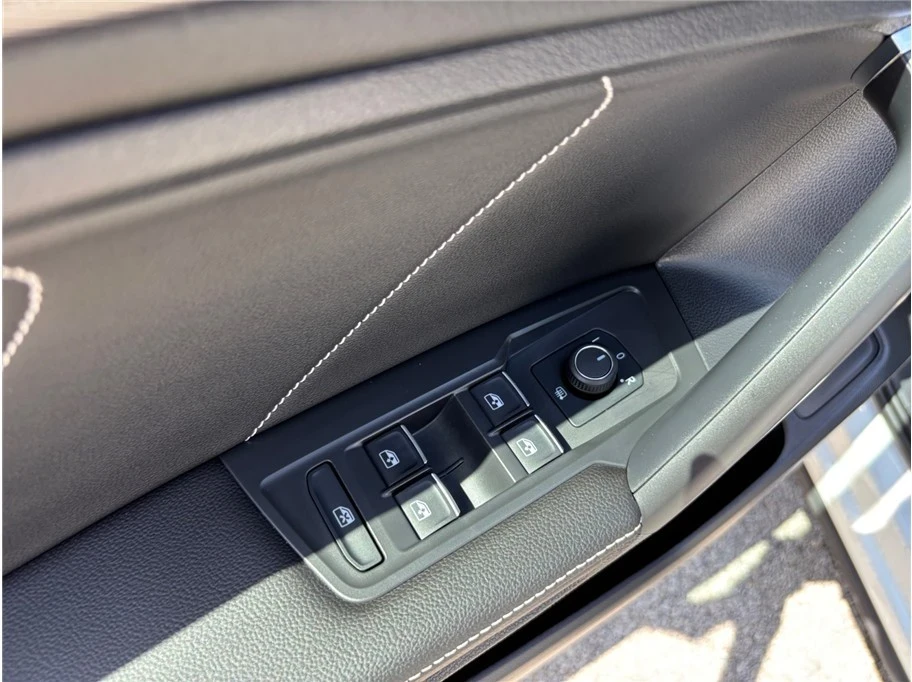 2022 Volkswagen Tiguan - Image 21 of 21