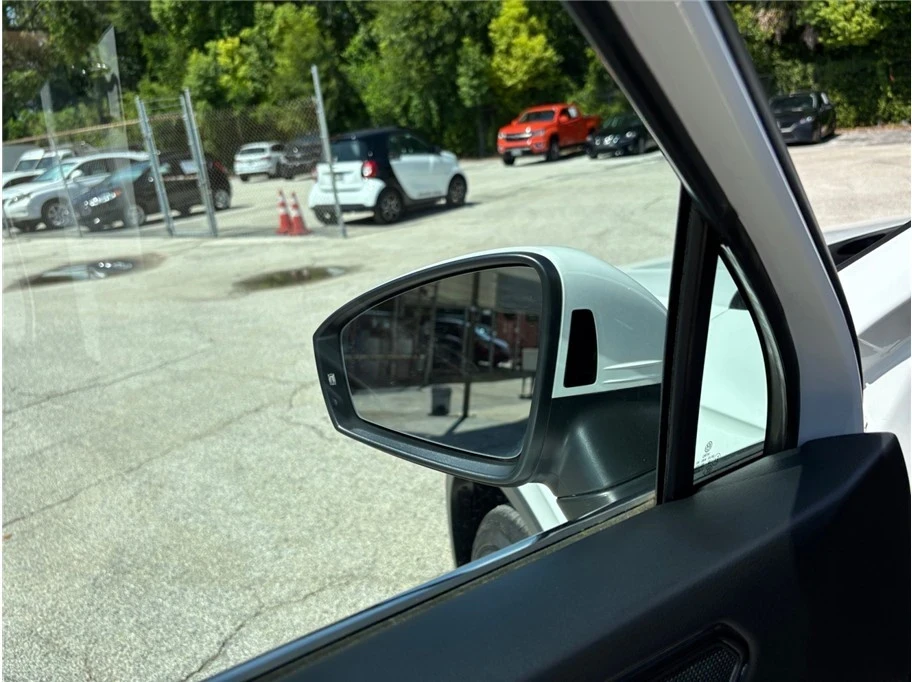 2022 Volkswagen Tiguan - Image 17 of 21