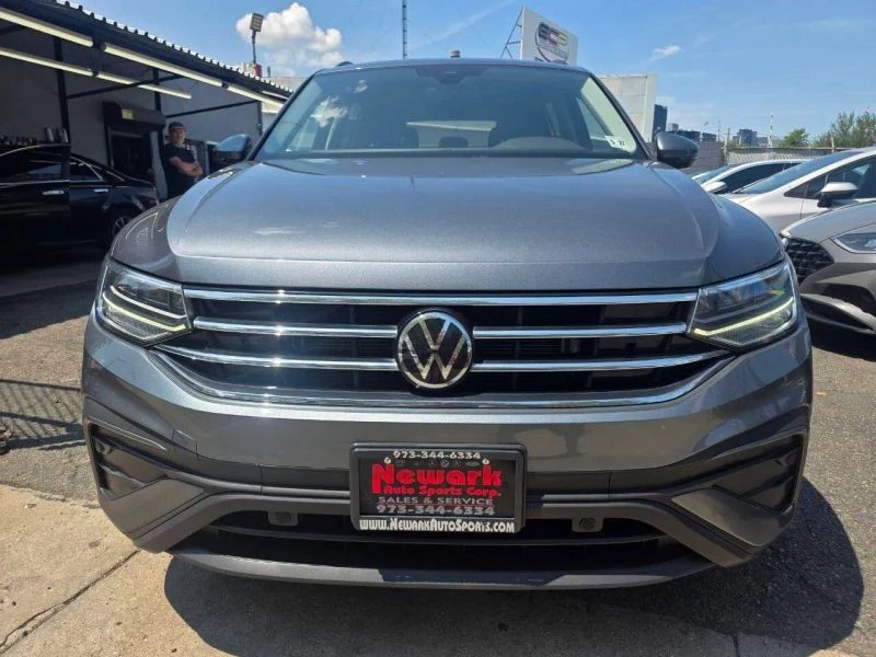 2022 Volkswagen Tiguan - Image 2 of 12