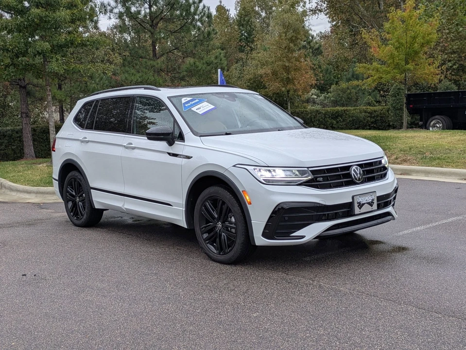 2022 Volkswagen Tiguan - Image 2 of 12
