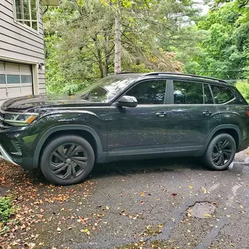 2022 Volkswagen Atlas SE with Technology