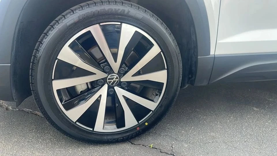 2022 Volkswagen Taos - Image 8 of 18