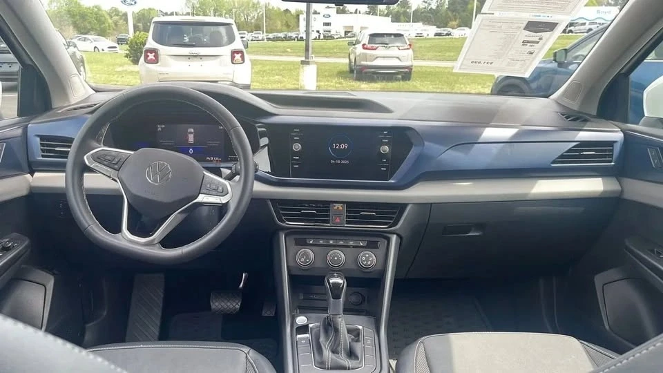 2022 Volkswagen Taos - Image 10 of 18