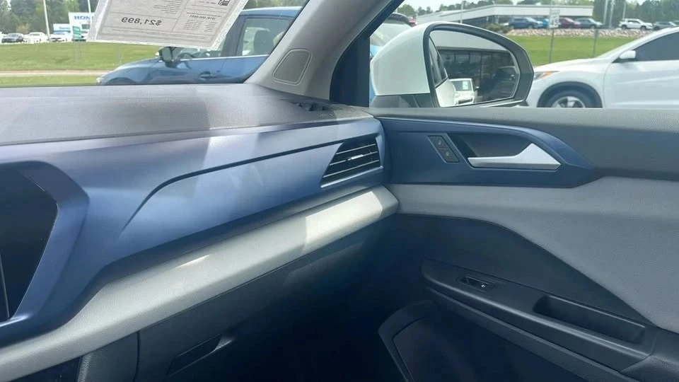 2022 Volkswagen Taos - Image 15 of 18