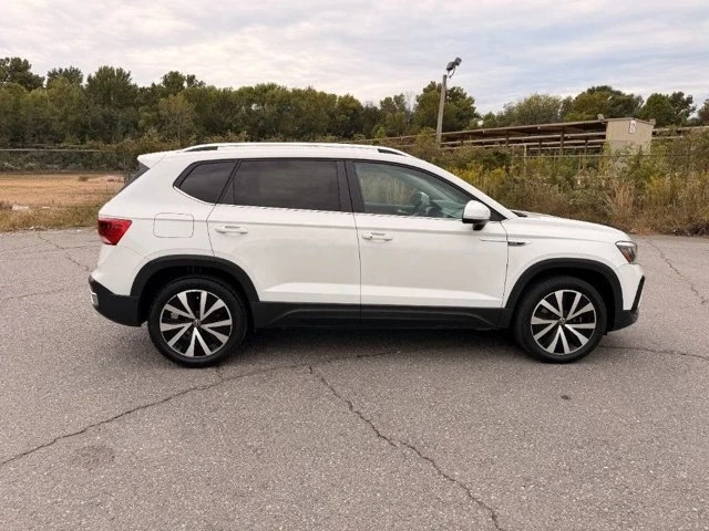 2022 Volkswagen Taos - Image 4 of 9