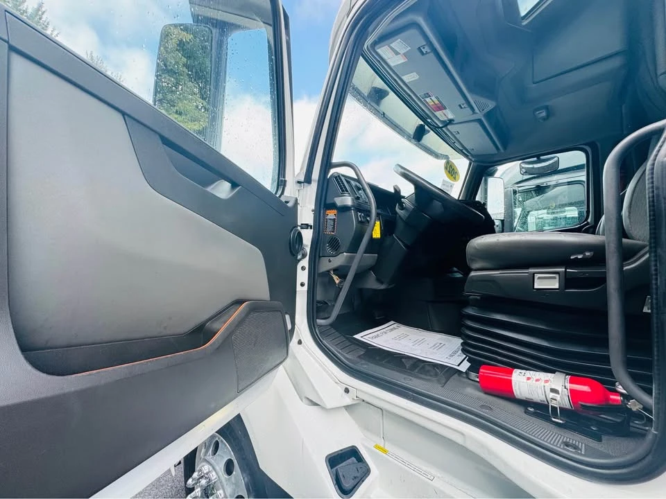 2022 Volvo - Image 9 of 20