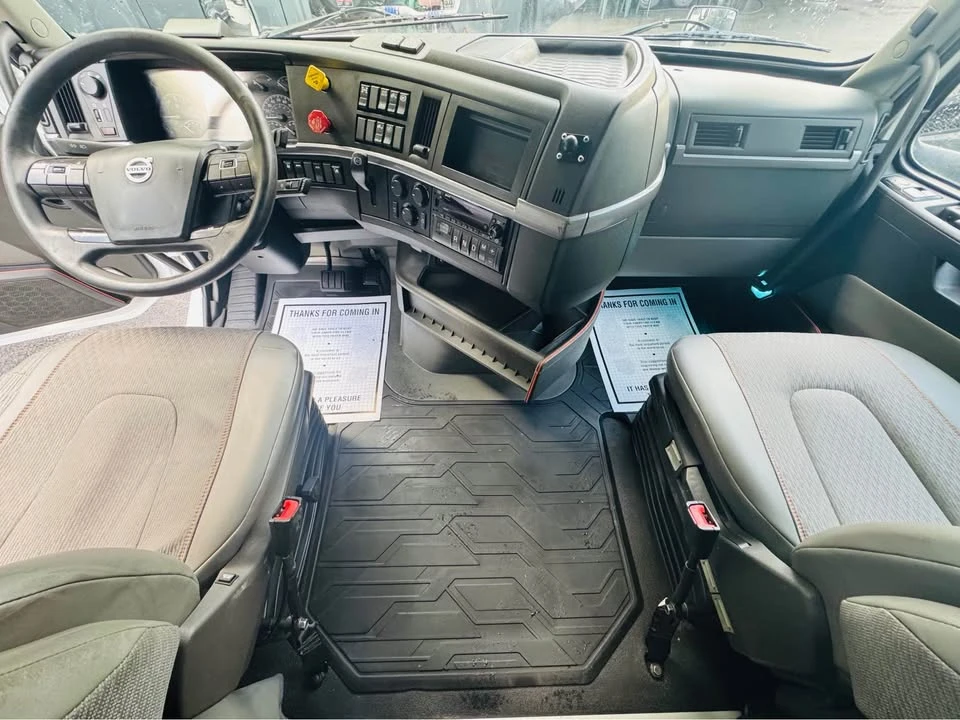 2022 Volvo - Image 17 of 20