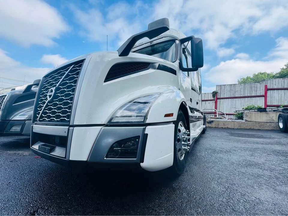 2022 Volvo - Image 3 of 20