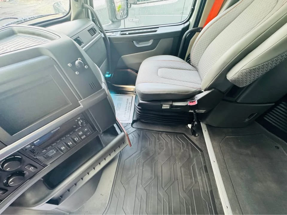 2022 Volvo - Image 15 of 20