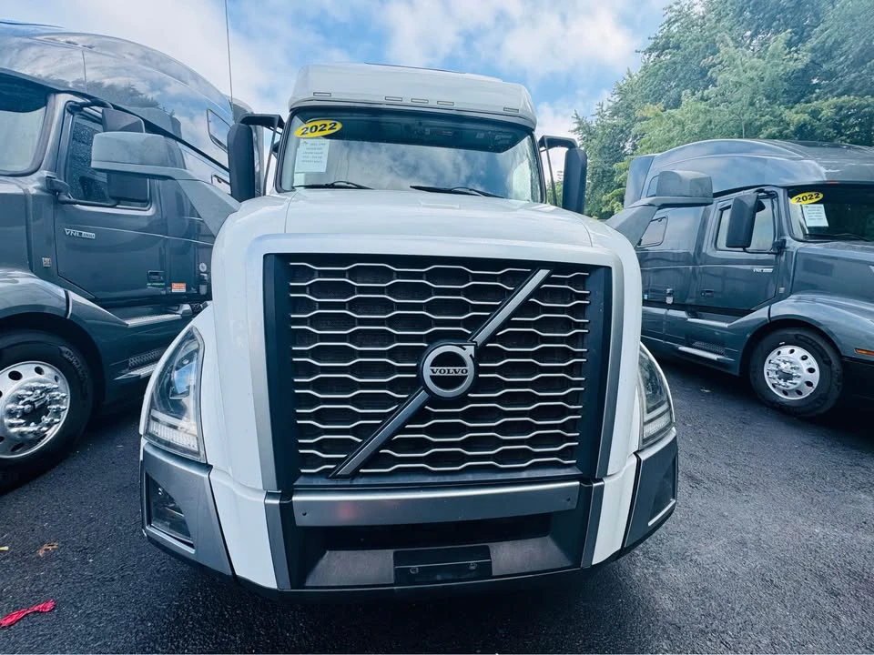 2022 Volvo - Image 2 of 20