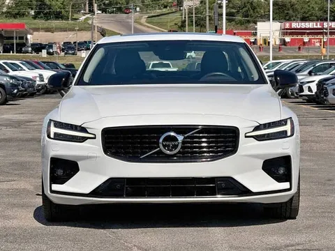 2022 Volvo S60 B5 Momentum