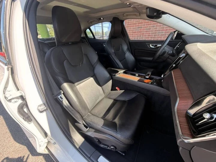 2022 Volvo S60 3rd Gen - Image 8 of 11