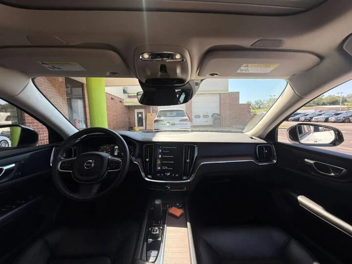 2022 Volvo S60 3rd Gen - Image 10 of 11