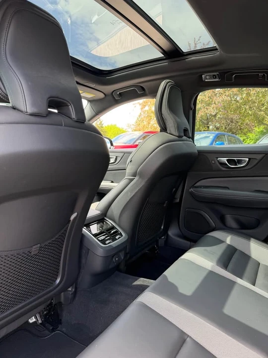 2022 Volvo S60 3rd Gen - Image 6 of 10
