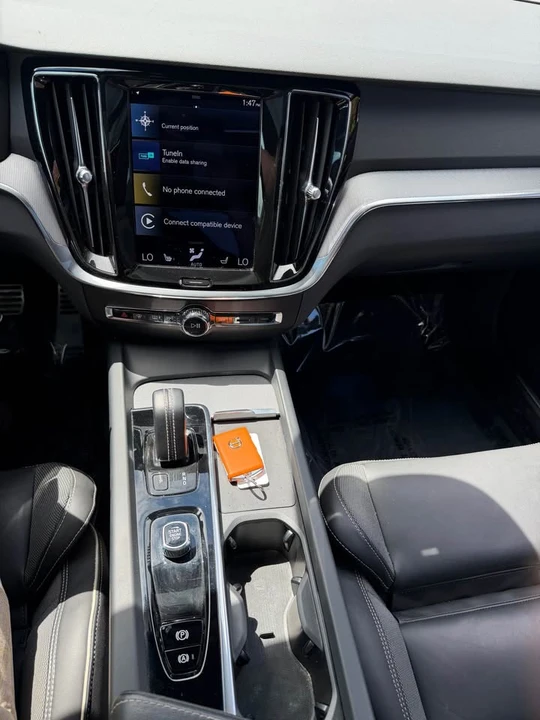 2022 Volvo S60 3rd Gen - Image 9 of 10