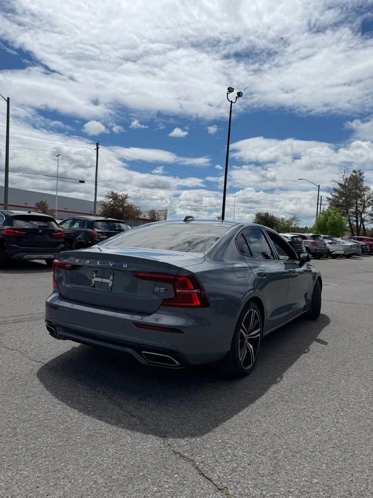 2022 Volvo S60 3rd Gen - Image 5 of 10