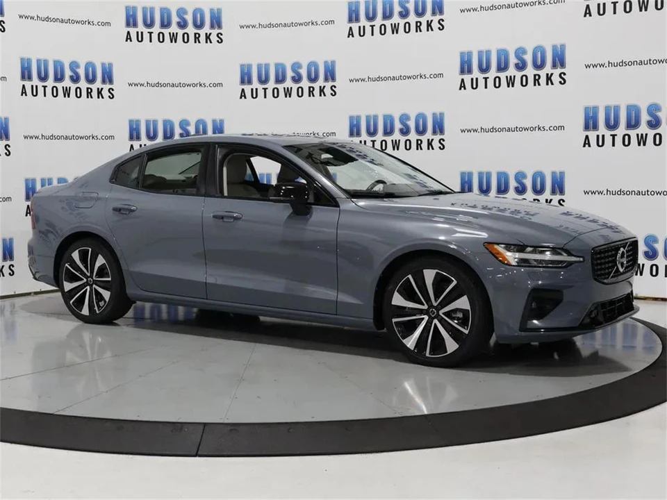 2022 Volvo S60 3rd Gen - Image 8 of 31