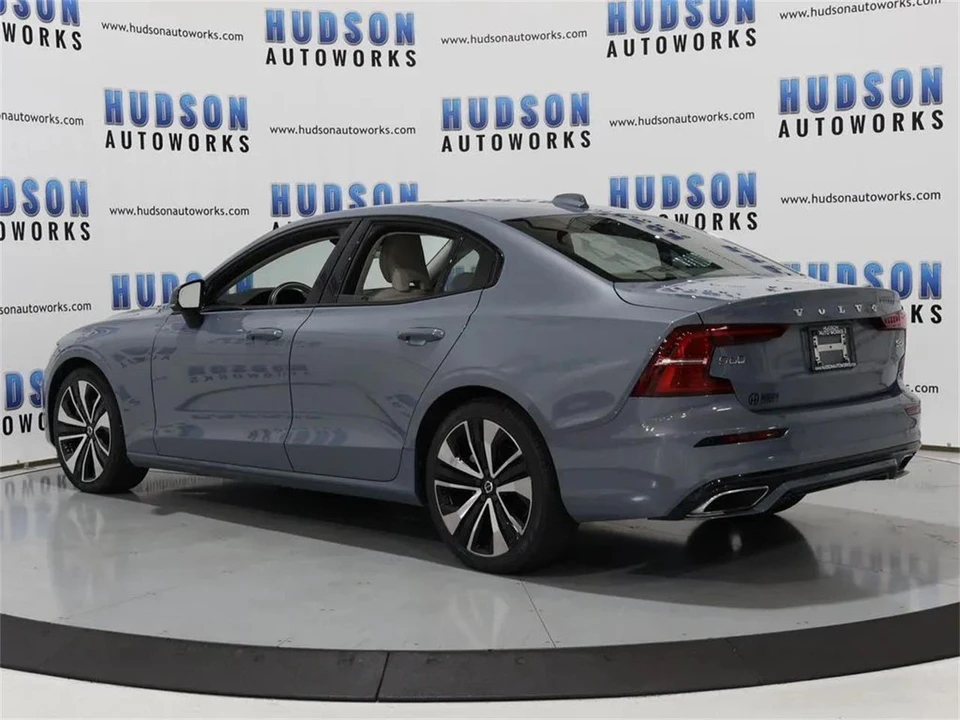 2022 Volvo S60 3rd Gen - Image 4 of 31