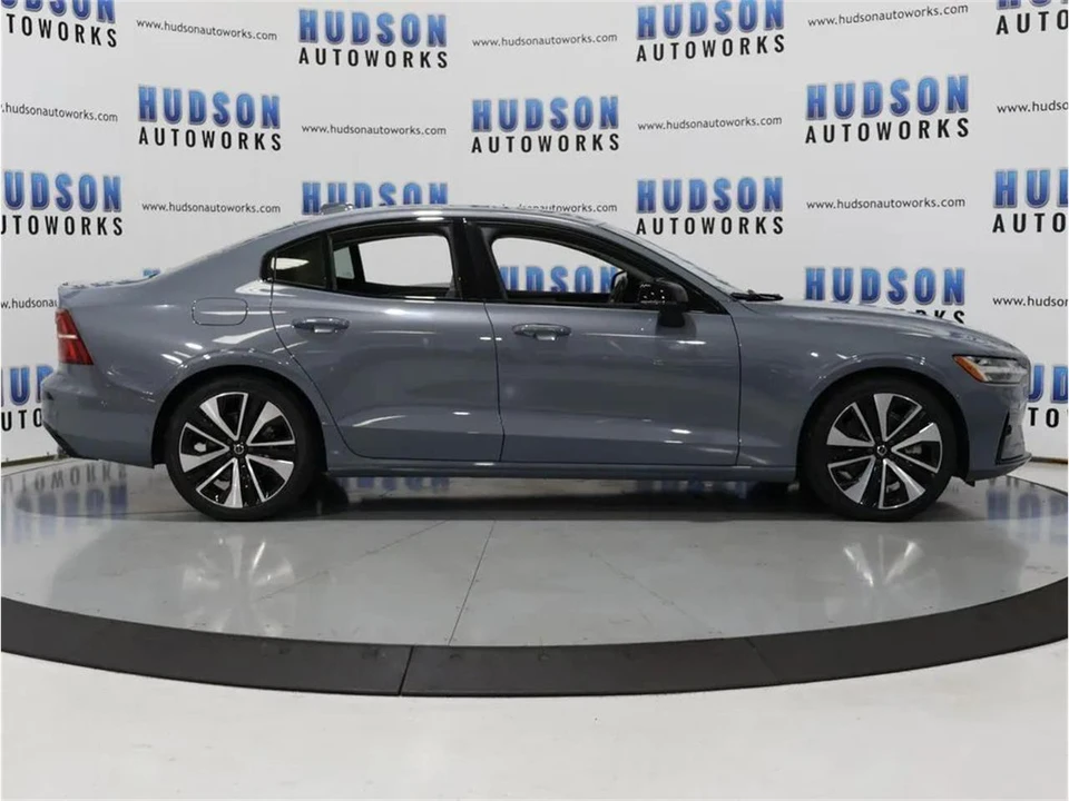 2022 Volvo S60 3rd Gen - Image 7 of 31