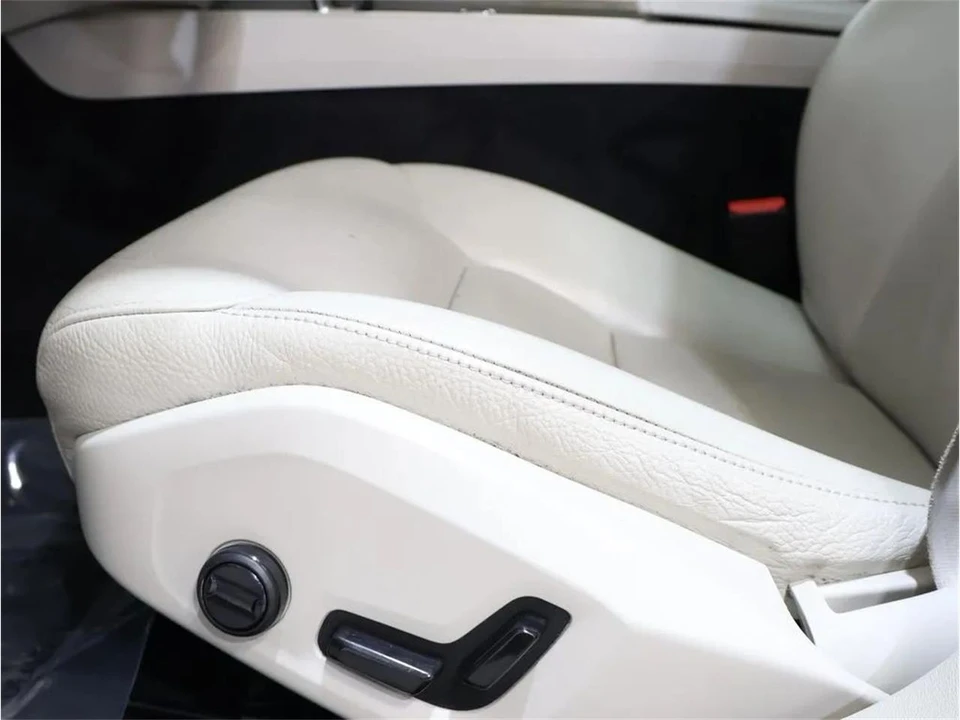 2022 Volvo S60 3rd Gen - Image 15 of 31