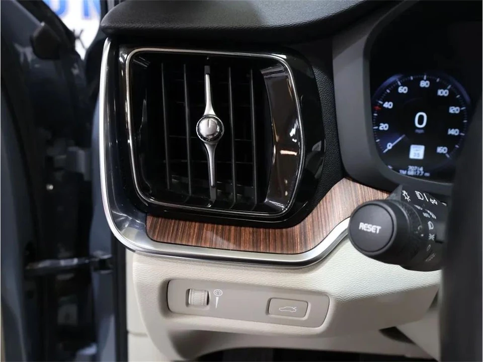 2022 Volvo S60 3rd Gen - Image 13 of 31