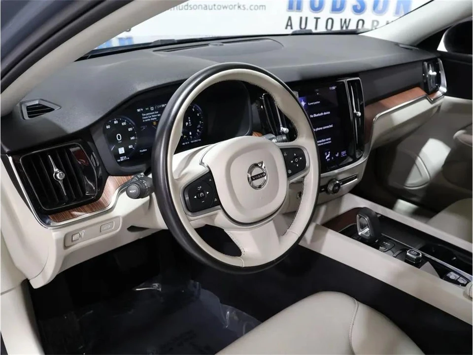 2022 Volvo S60 3rd Gen - Image 12 of 31