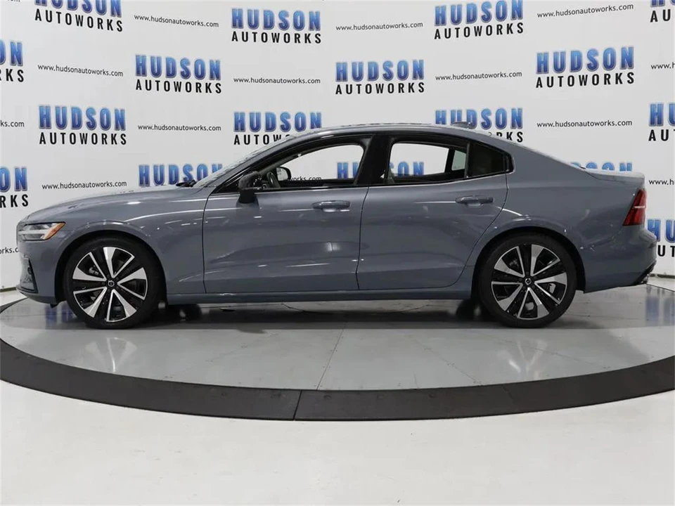 2022 Volvo S60 3rd Gen - Image 3 of 31