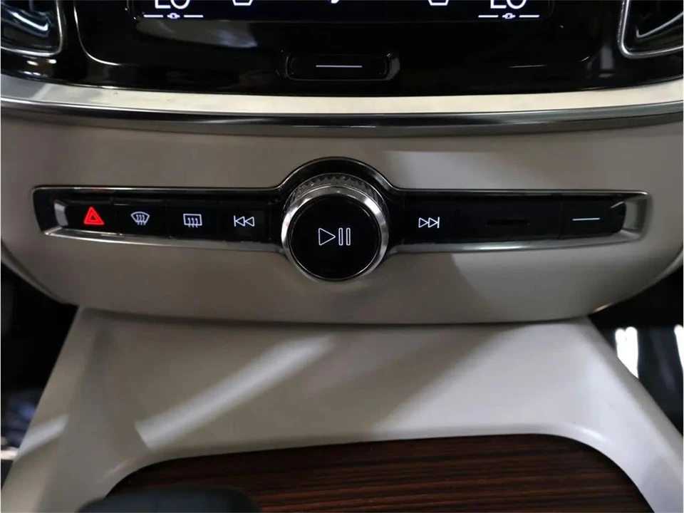 2022 Volvo S60 3rd Gen - Image 21 of 31
