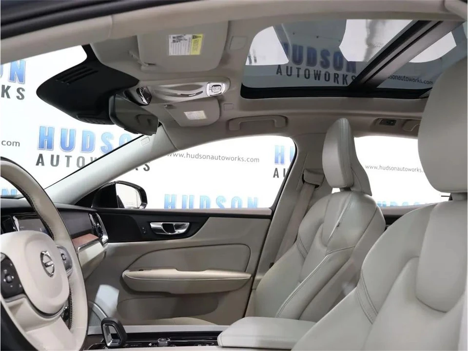 2022 Volvo S60 3rd Gen - Image 22 of 31
