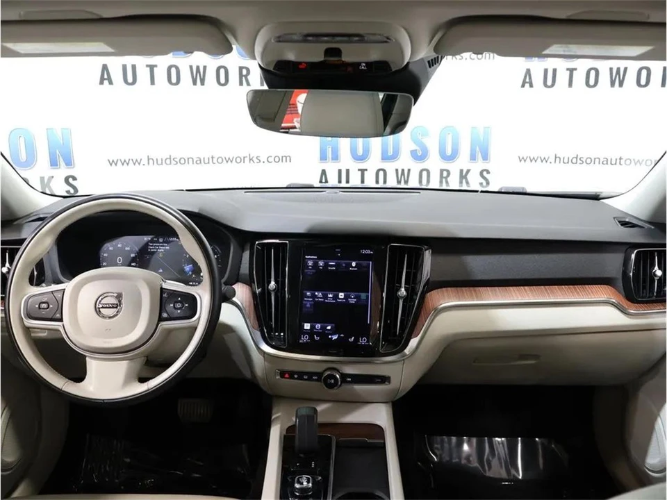 2022 Volvo S60 3rd Gen - Image 23 of 31
