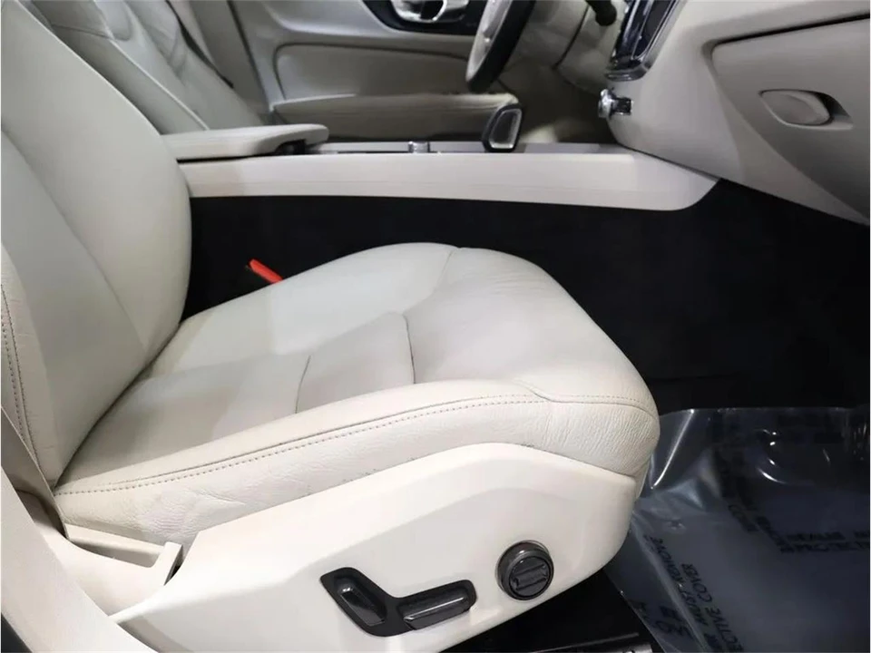 2022 Volvo S60 3rd Gen - Image 27 of 31