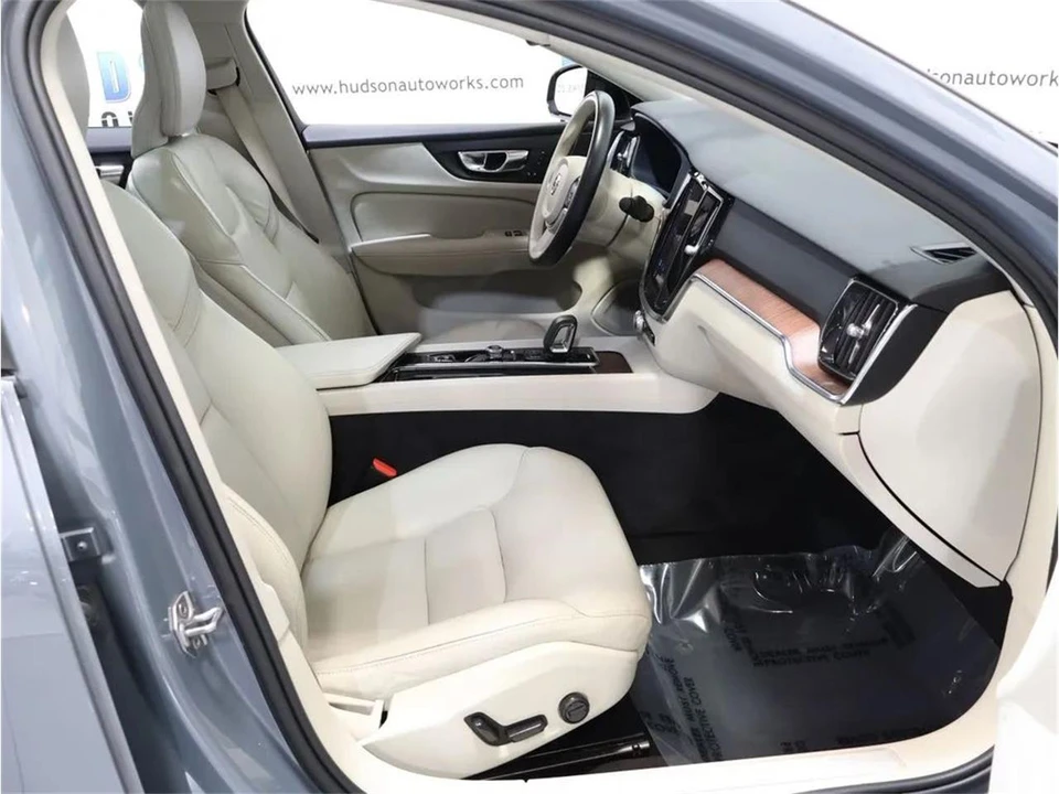 2022 Volvo S60 3rd Gen - Image 26 of 31